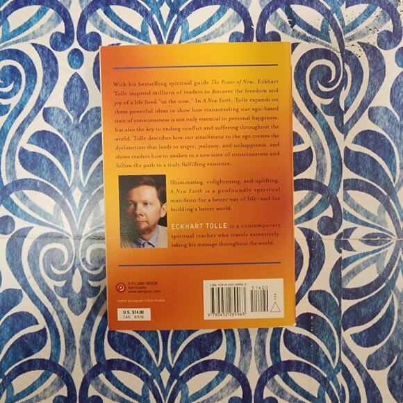 A New Earth by Eckhart Tolle Paperback - Picture 3 of 3